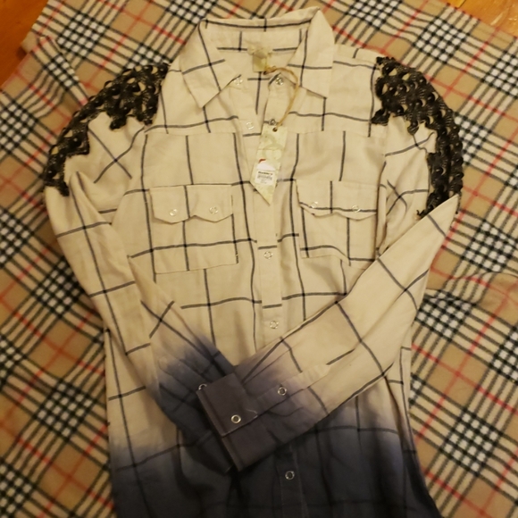 BKE size small Buckle Top NWT $59.95 - Picture 5 of 6